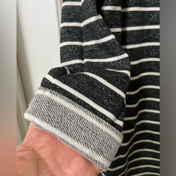 Women’s Divided French Terry Top Size XS - Lightweight Sweatshirt Type - Picture 3 of 5